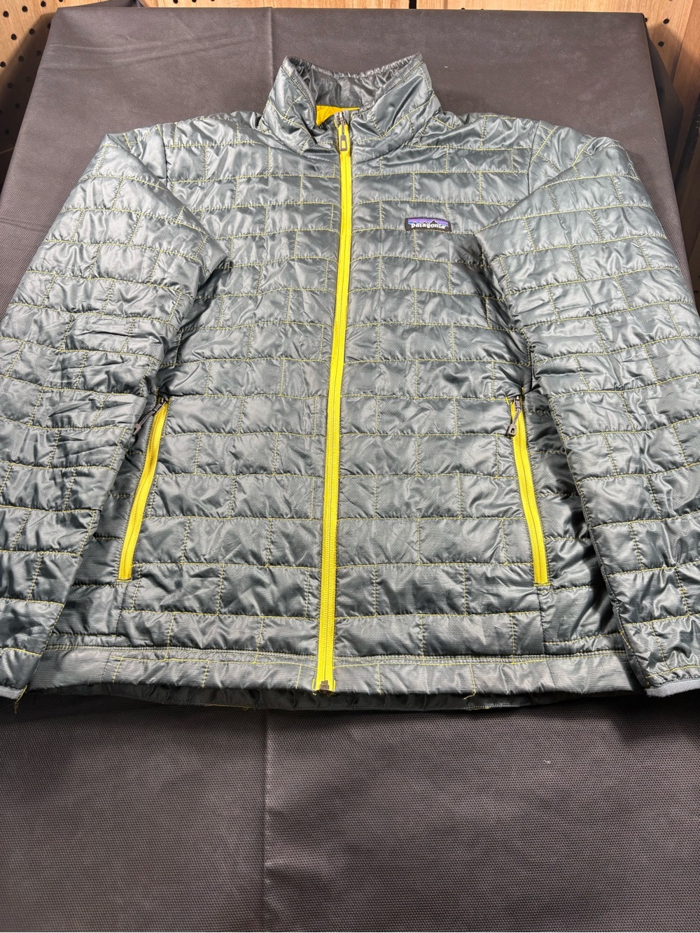 Patagonia Lightweight Men’s Quilted Jacket in Olive Green with Yellow Zippers